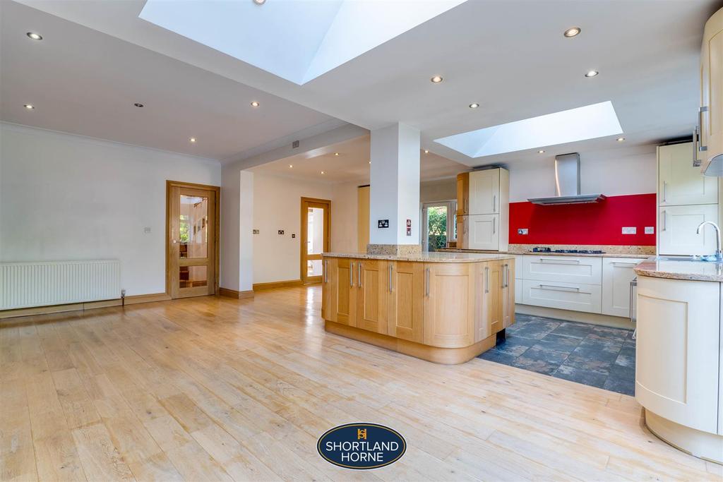 Woodside Avenue North, Finham, Coventry 4 bed semidetached house £