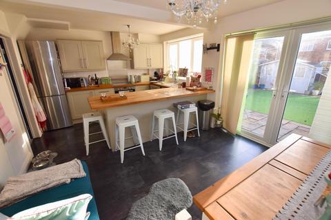 3 bedroom semi-detached house for sale - Chetwode Close, Allesley Park, Coventry