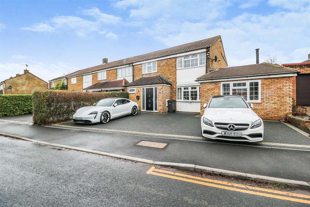Wharley Hook, Harlow 4 bed end of terrace house for sale £485,000