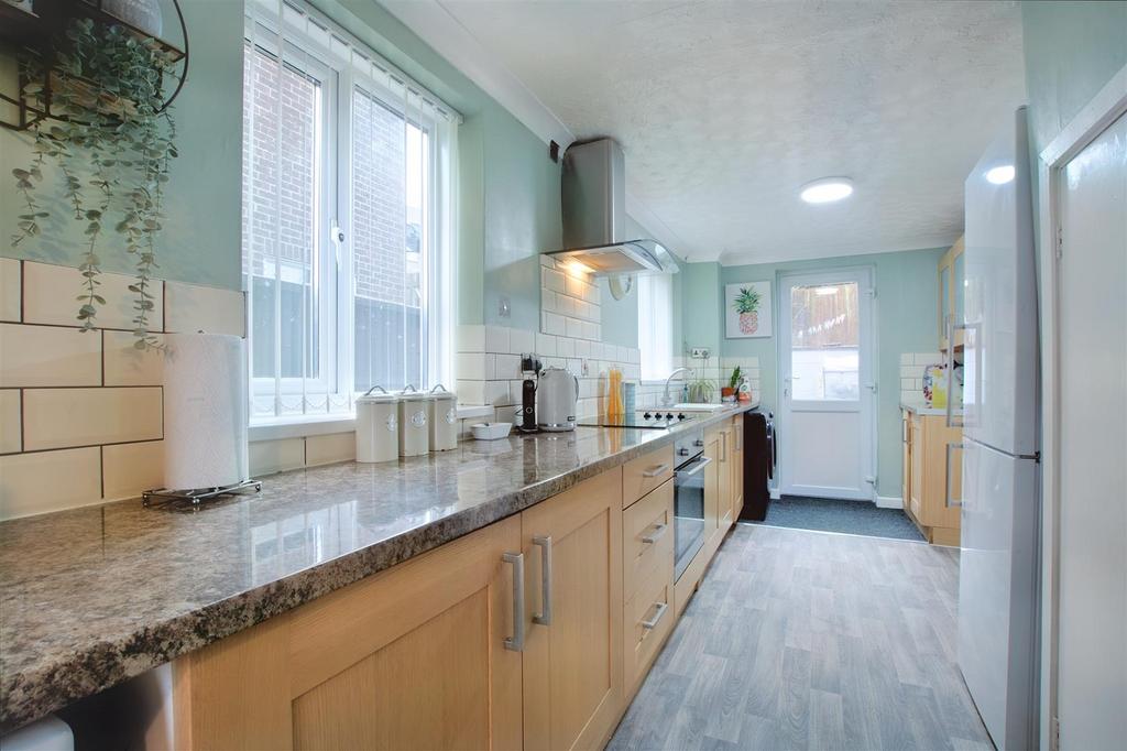 Kitchen 2.jpeg