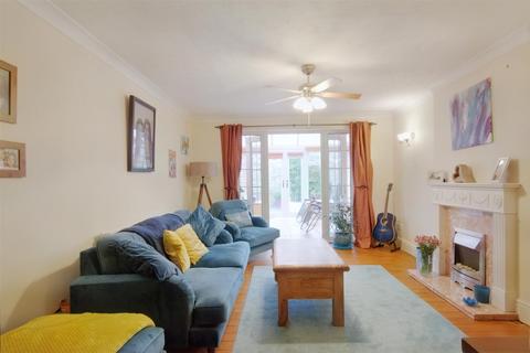 33 Hambling Close, Nottingham, NG6 7DX