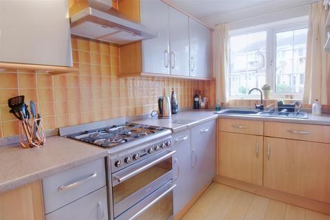 33 Hambling Close, Nottingham, NG6 7DX