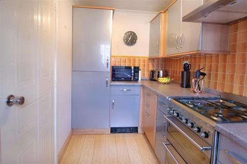 33 Hambling Close, Nottingham, NG6 7DX