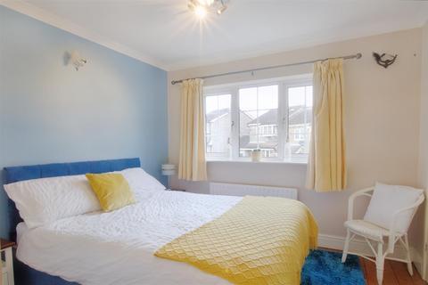 33 Hambling Close, Nottingham, NG6 7DX