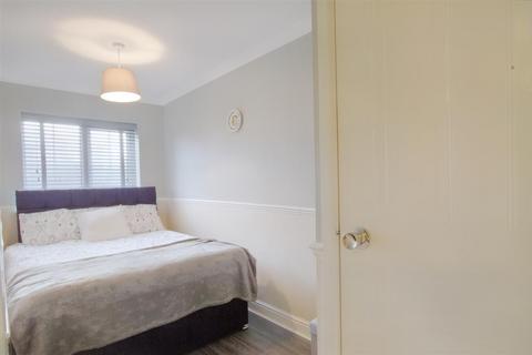 33 Hambling Close, Nottingham, NG6 7DX