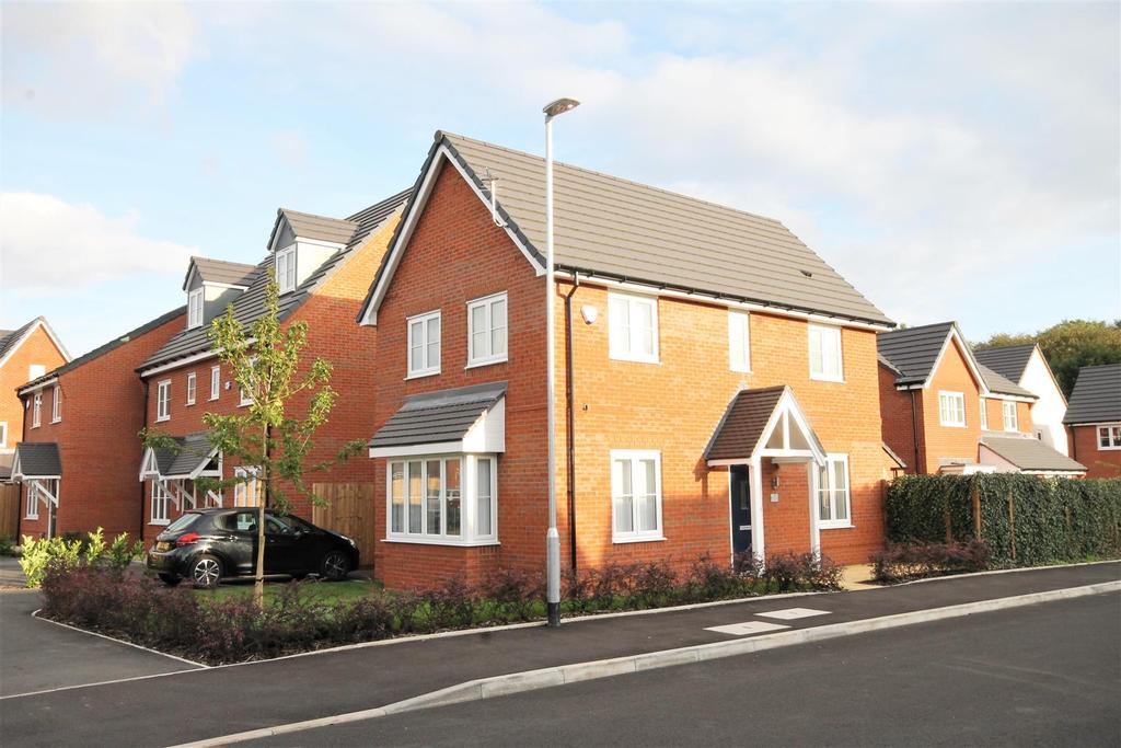 Marple Gardens, Worsley, Manchester 3 bed detached house £1,350 pcm (£312 pw)