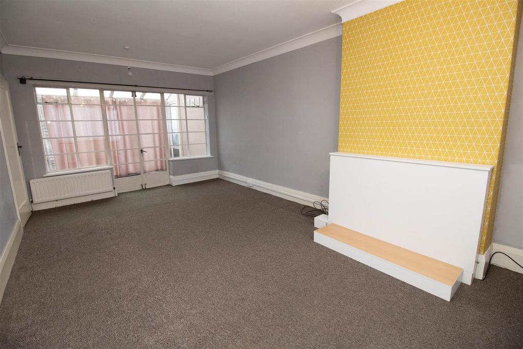 Larne Crescent, Gateshead 3 bed semidetached house £795 pcm (£183 pw)