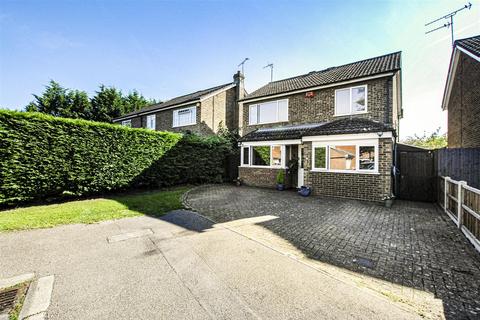 12 Maplefield, Park Street, St Albans, AL2 2BG