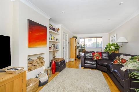 12 Maplefield, Park Street, St Albans, AL2 2BG