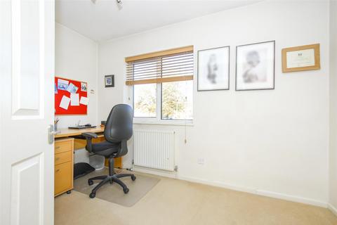 12 Maplefield, Park Street, St Albans, AL2 2BG