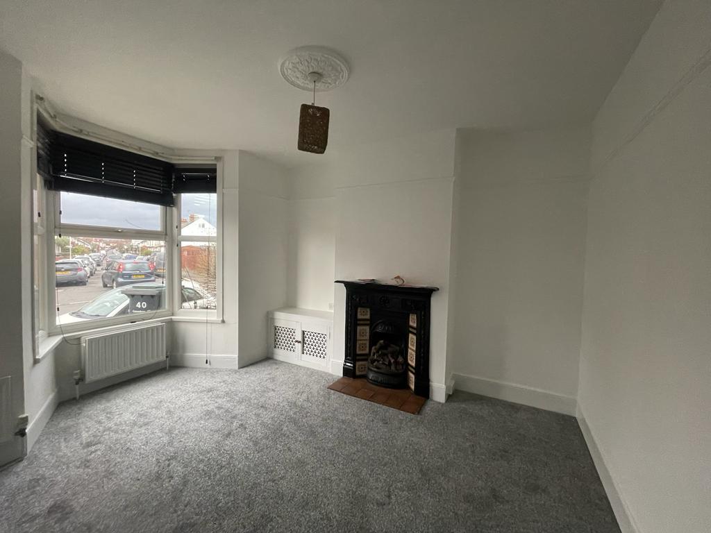 Cross Lane West, Gravesend 2 bed house £1,100 pcm (£254 pw)