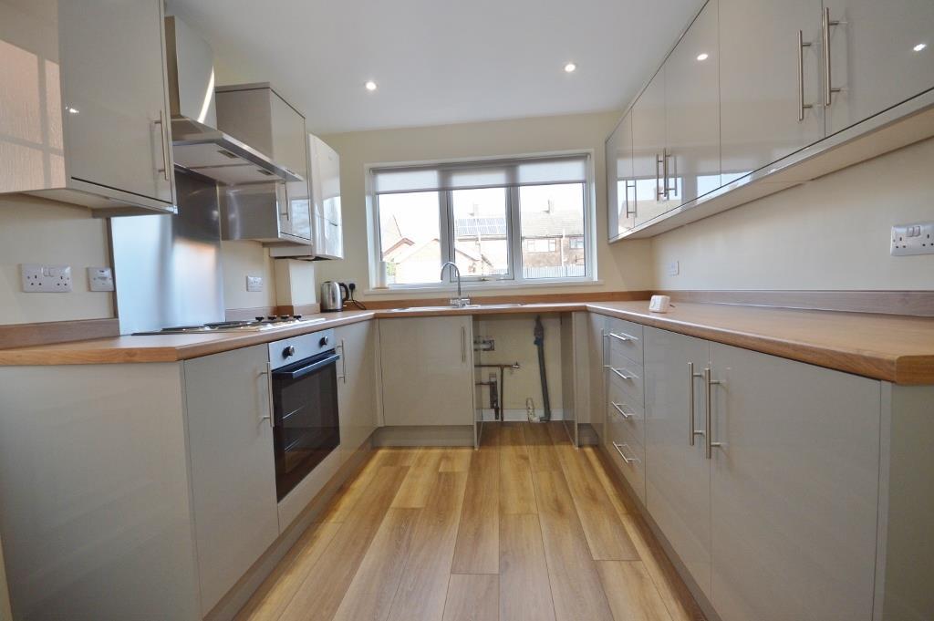 Davis Avenue, Castleford 3 bed detached house £1,000 pcm (£231 pw)