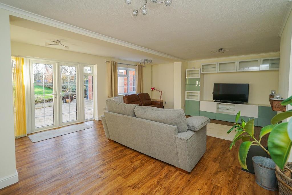 Camberton Road, Leighton Buzzard 4 bed detached house £550,000