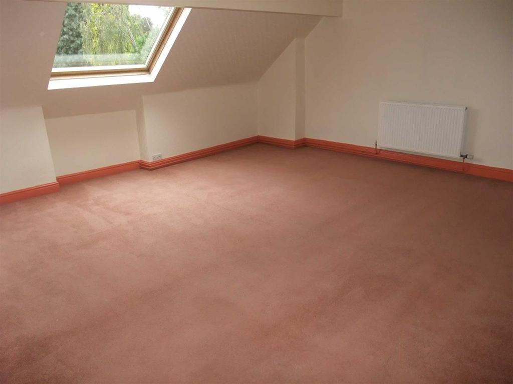 Richmond Road, Wolverhampton, COMPTON 3 bed apartment £750 pcm (£173 pw)