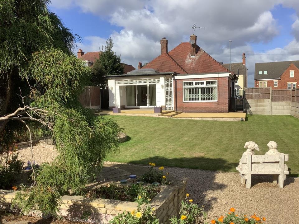 Hinckley Road, Earl Shilton, Leicester 2 bed detached bungalow £330,000