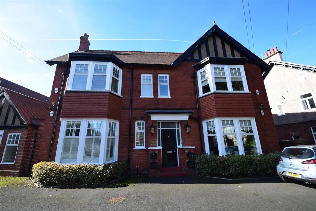 Holywell Avenue, Whitley Bay 3 bed apartment £1,200 pcm (£277 pw)