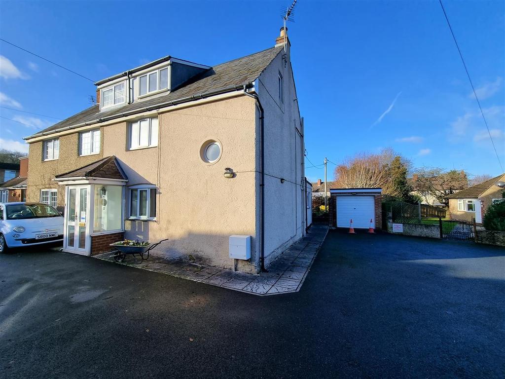 Markham Road, Wroughton, Swindon 3 bed semidetached house £210,000