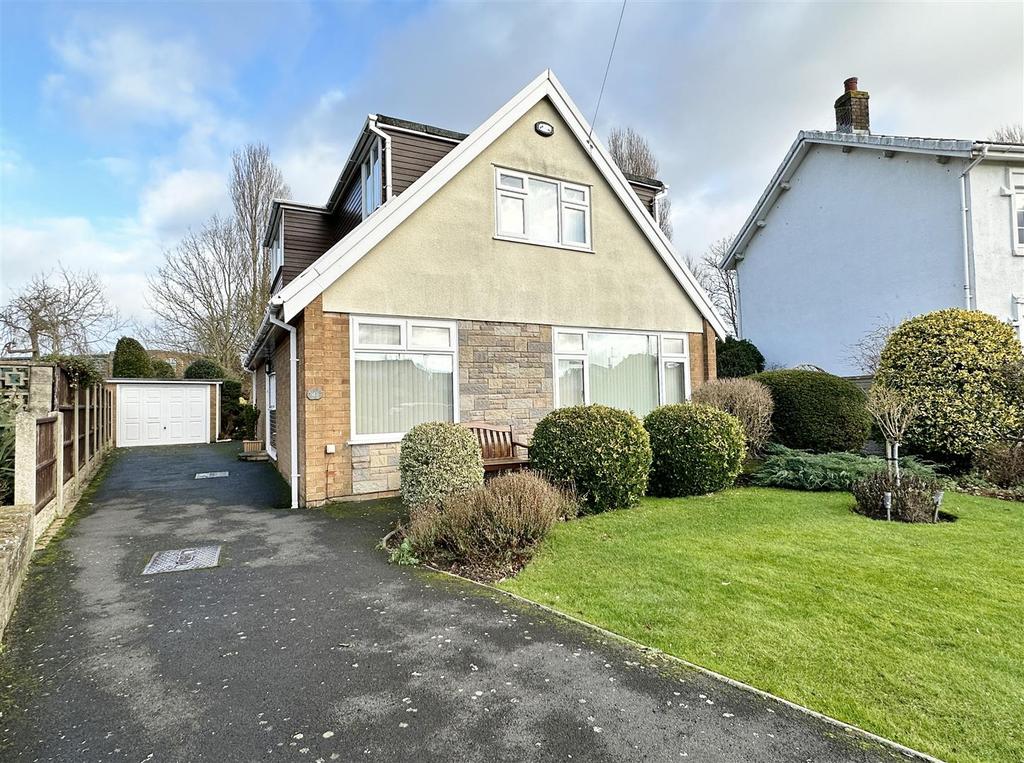 South Holme, Lytham 3 bed detached house £385,000