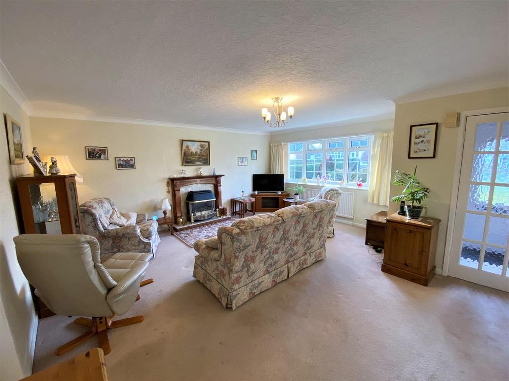 Barnfield Road, Collingham, Newark 3 bed detached bungalow £295,000