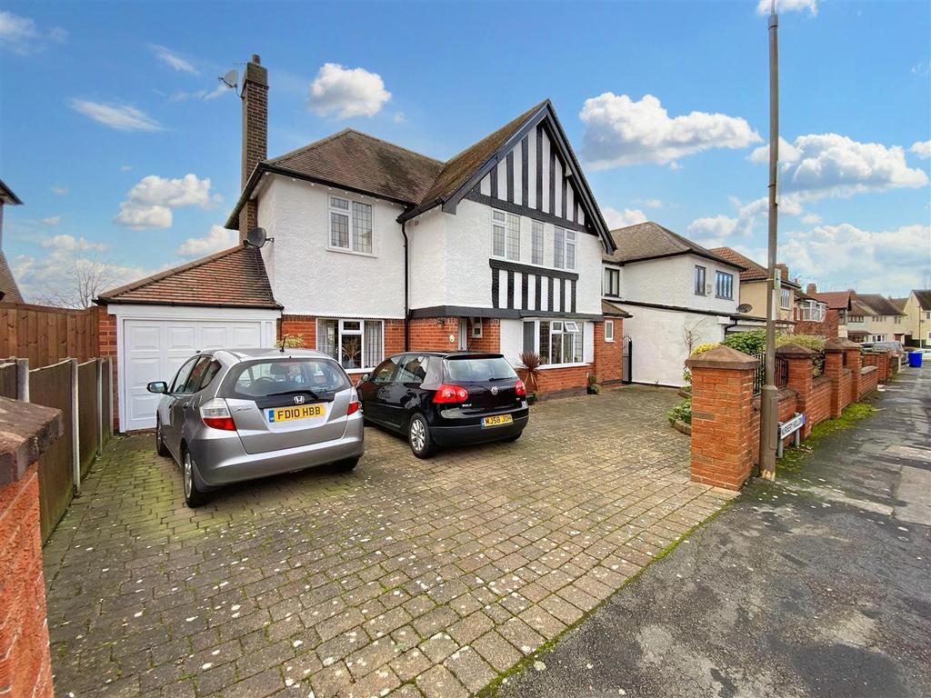 Nursery Hollow, Ilkeston 3 bed detached house £360,000