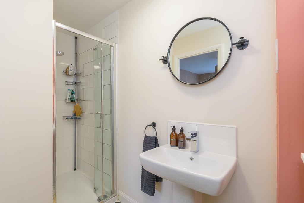 ESOLCYESAC20 - Ensuite A.jpg
