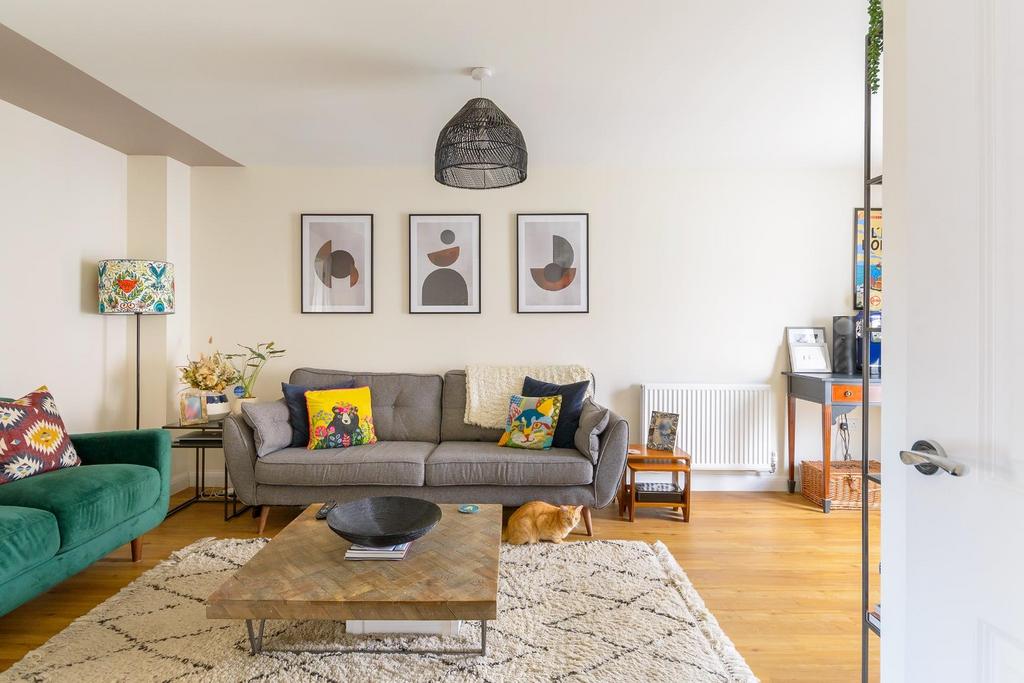 ESOLCYESAC20 - Living Room D.jpg