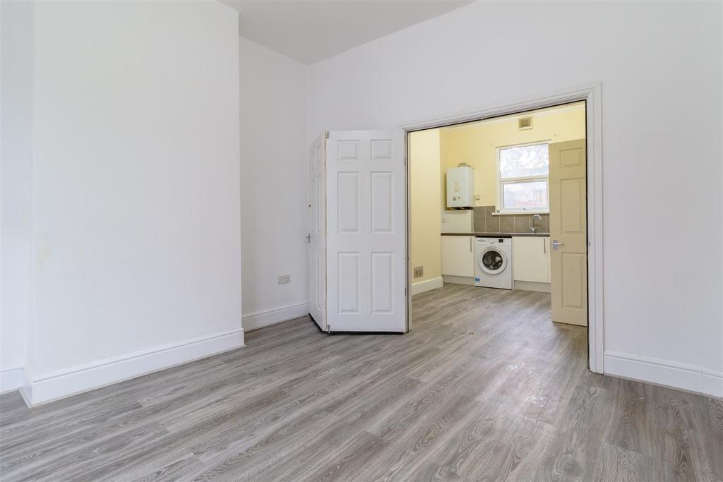 15 Selsdon Road   E13 9 BY (Ground Floor Flat) (4).