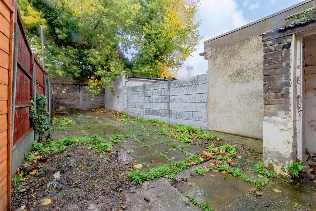 15 Selsdon Road   E13 9 BY (Ground Floor Flat) (9).