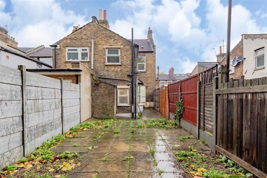 15 Selsdon Road   E13 9 BY (Ground Floor Flat) (10)