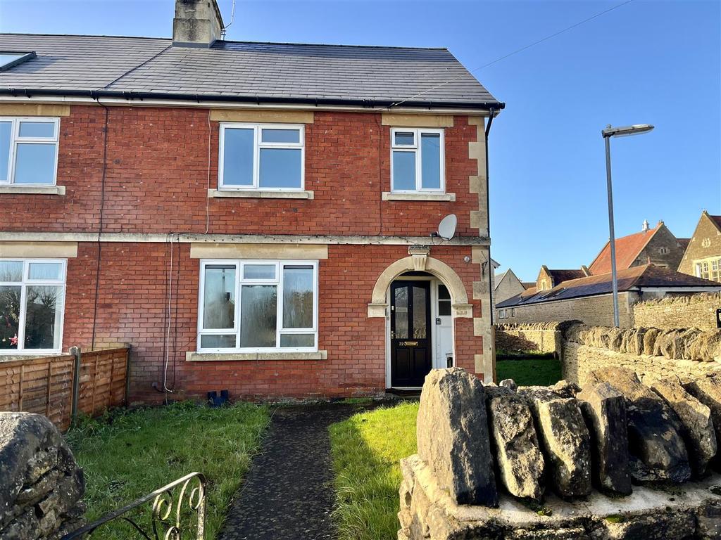 Pound Pill, Corsham 3 bed semidetached house £150,000