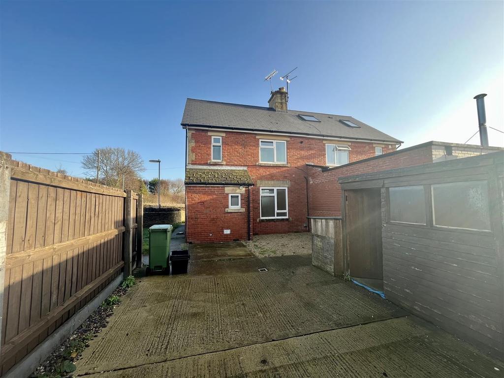 Pound Pill, Corsham 3 bed semidetached house £150,000