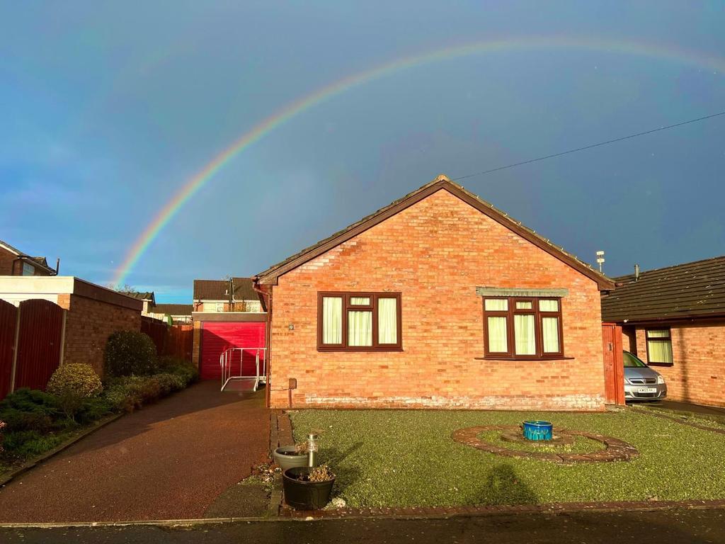 Woollam Drive, Ellesmere Port 3 bed detached bungalow £230,000