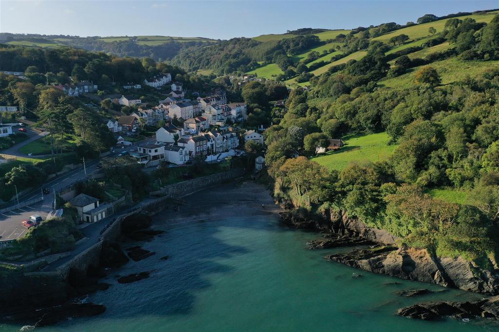 Seacombe Cottage drone newberry beach.JPG