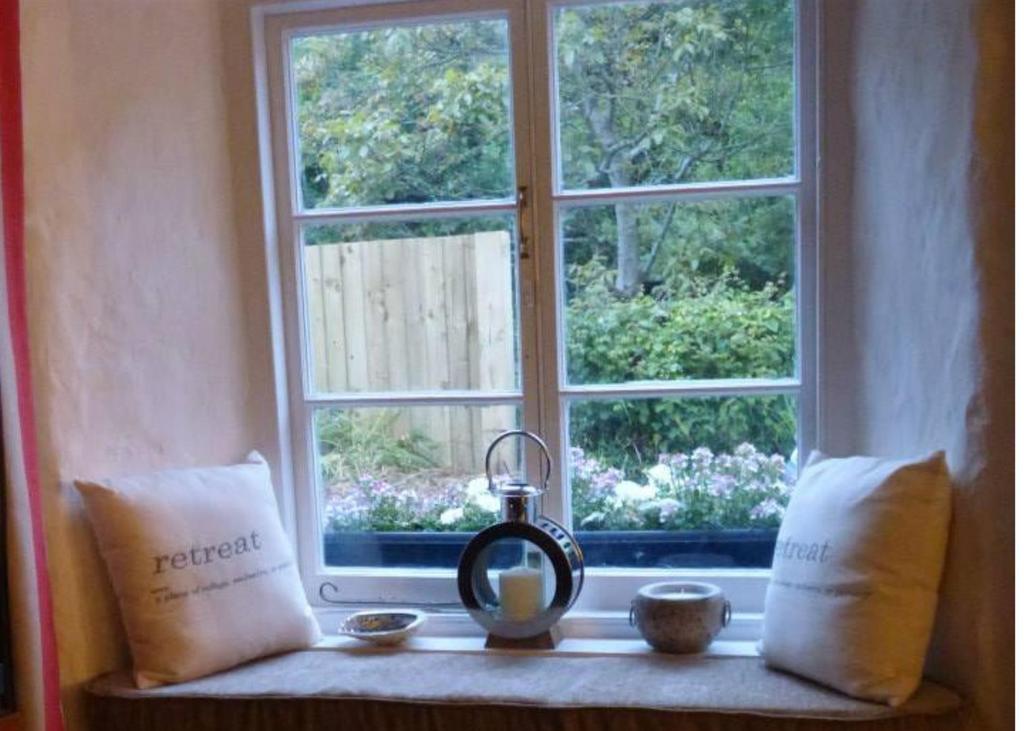 Seacombe Cottage window seat 1 living room v1.png