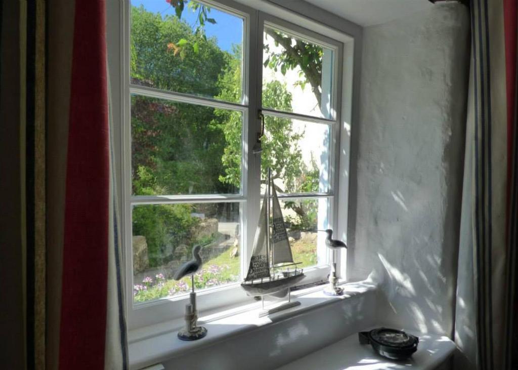 Seacombe Cottage window seat dining room 1.png