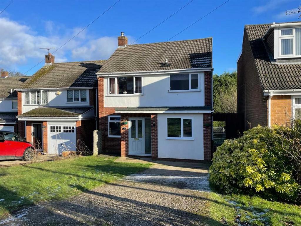 Wheatcroft Close, Wingerworth, Chesterfield 3 bed detached house £285,000