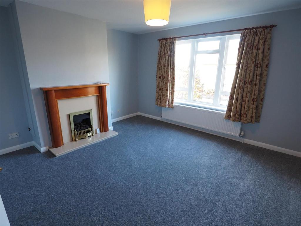 Minster Way, Bath 3 bed semidetached house £1,700 pcm (£392 pw)
