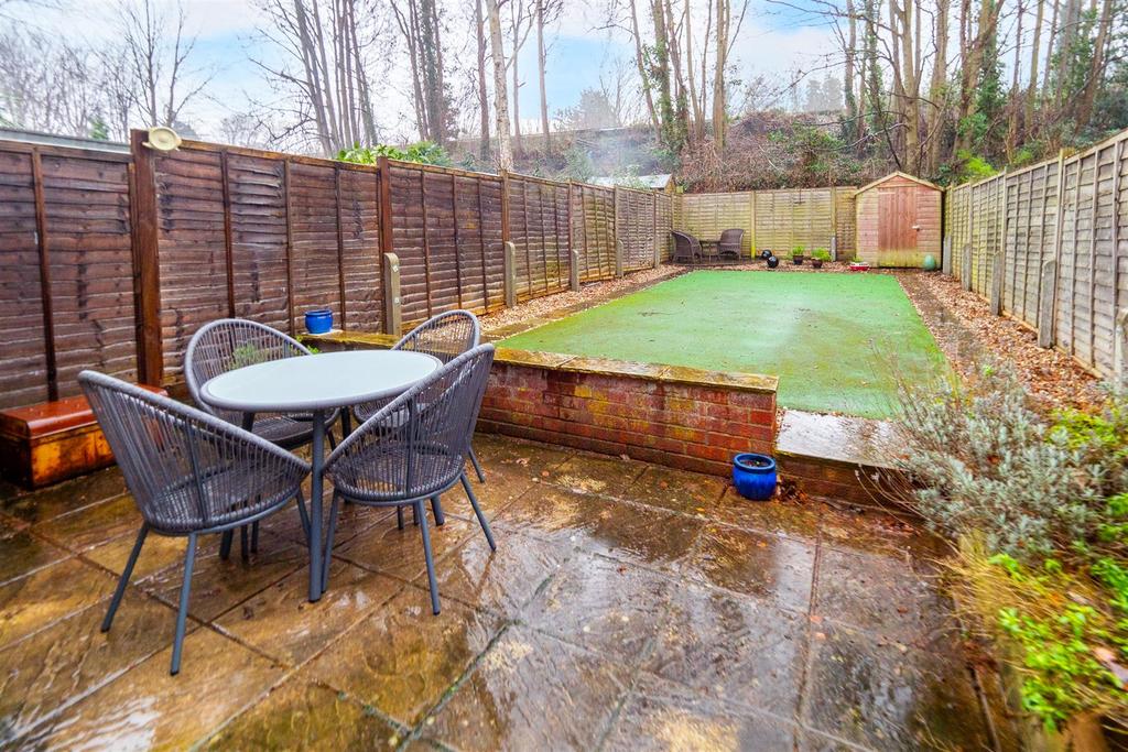 Morland Road, Sutton 2 bed end of terrace house £475,000