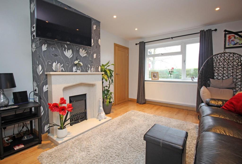 Forest Row, Stevenage, SG2 3 bed semidetached house for sale £350,000