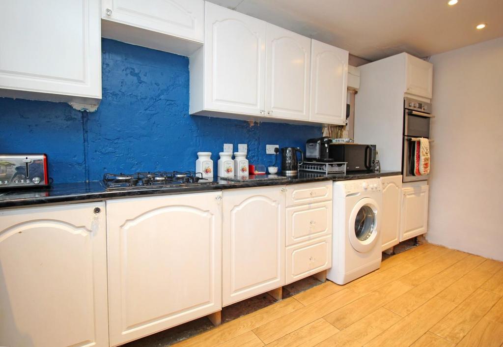 Kitchen 2.JPG
