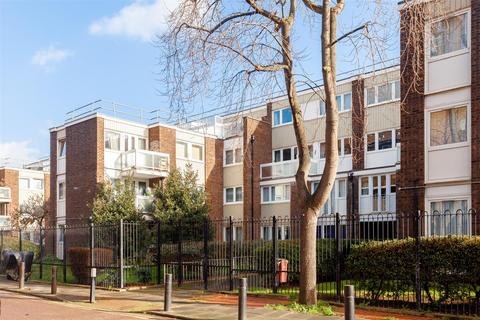 3 bedroom flat for sale, Gales Gardens, London, E2