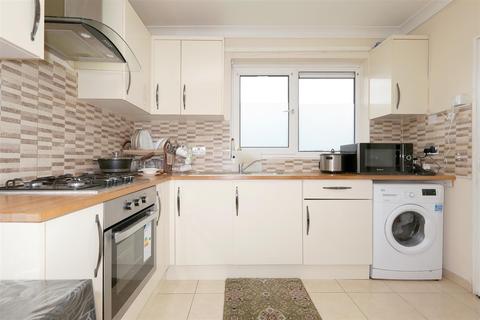 82 Wellington Row, London, E2 7BQ