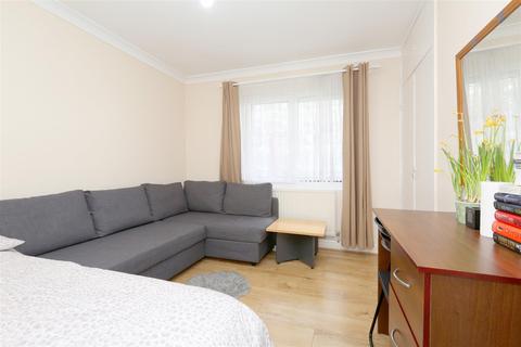 82 Wellington Row, London, E2 7BQ
