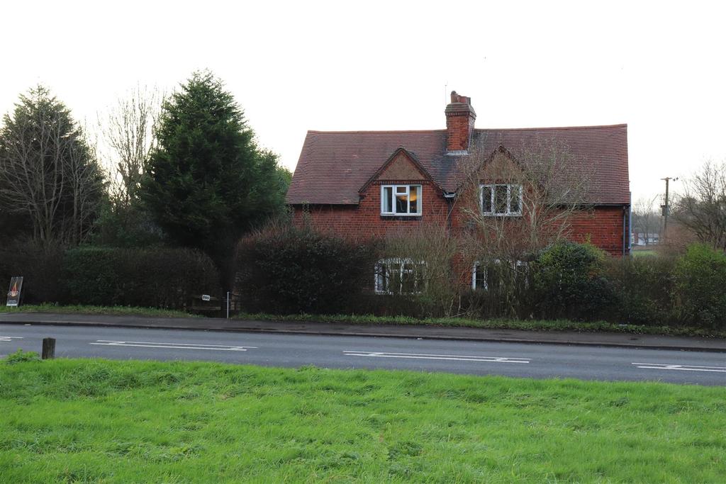 Beacon Road, Aldridge 2 bed semidetached house £280,000