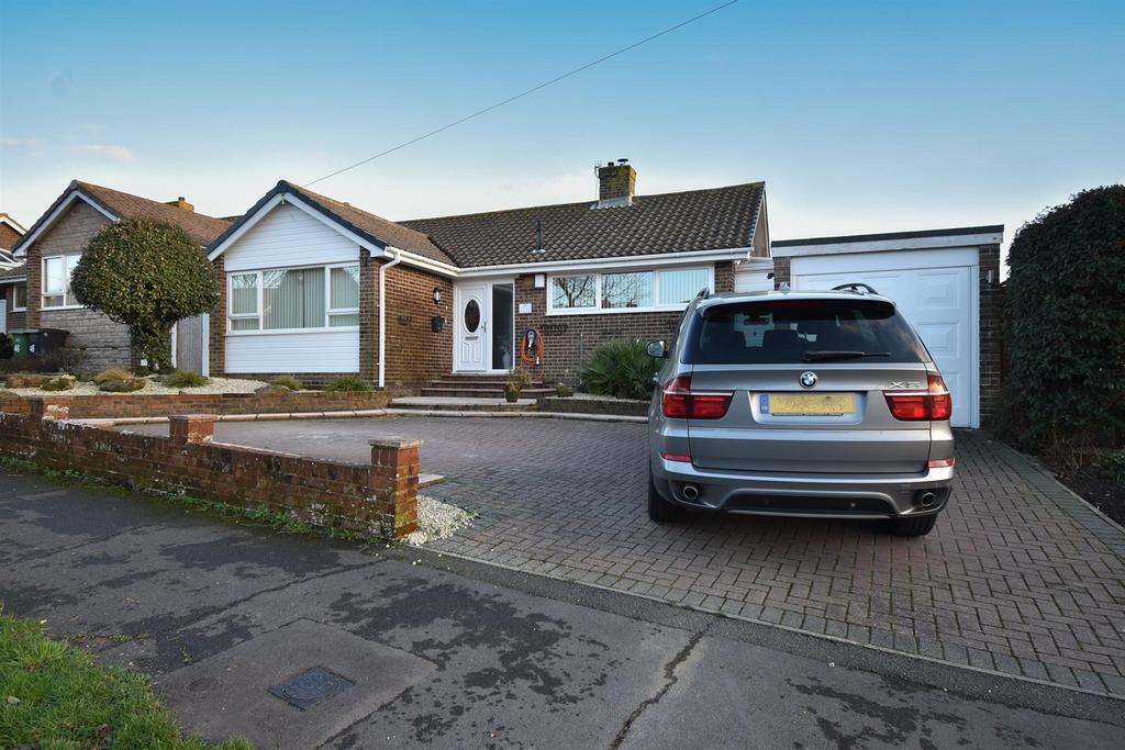 Ghyllside Avenue, Hastings 2 bed detached bungalow £400,000