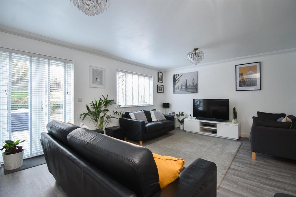 Welton Rise, St. LeonardsOnSea 4 bed terraced house £375,000