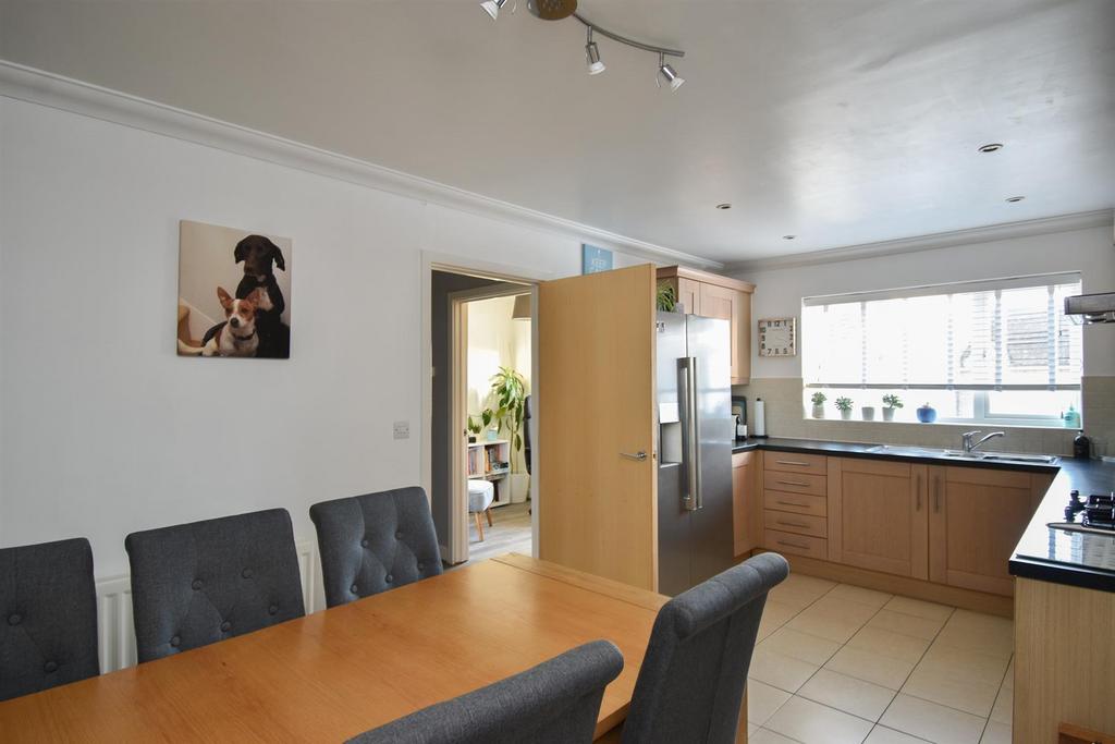 Welton Rise, St. LeonardsOnSea 4 bed terraced house £375,000