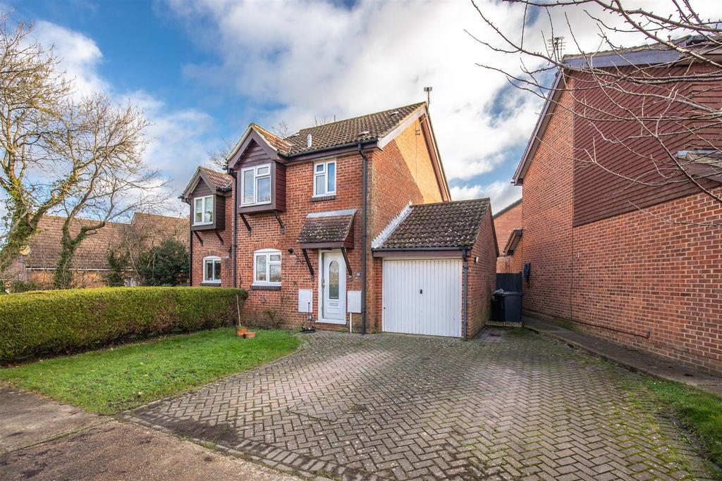 Rise, Uckfield 3 bed semidetached house £375,000