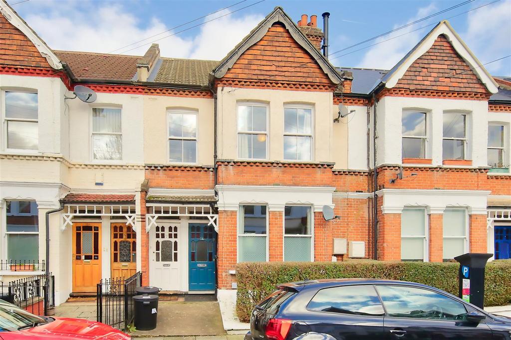 14a Oakmead RoadBalhamLondon 3 bed flat £2,200 pcm (£508 pw)