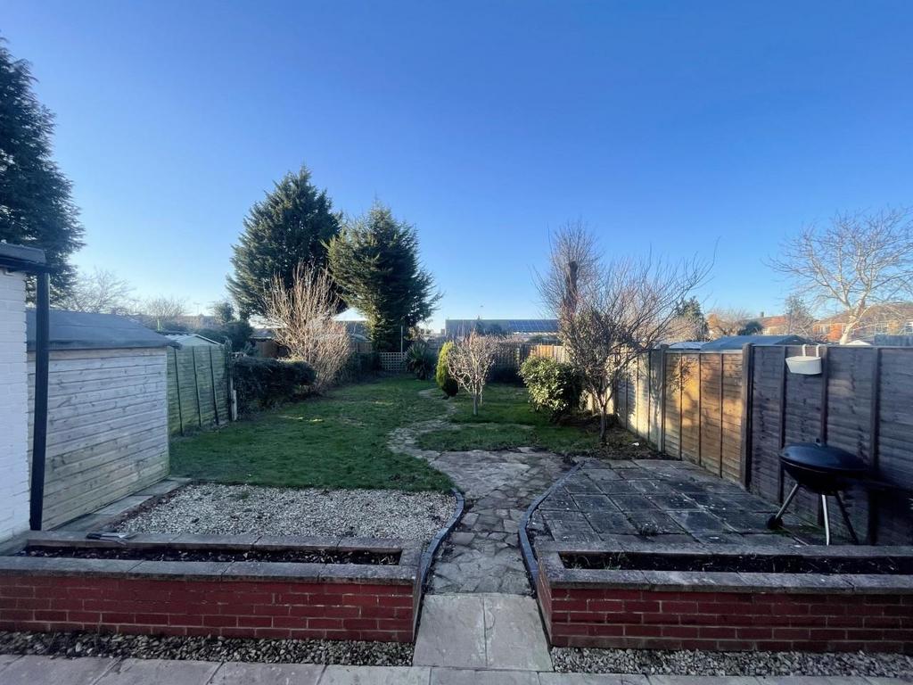 Elmgrove Road, Hucclecote, Gloucester 3 bed semidetached house £290,000